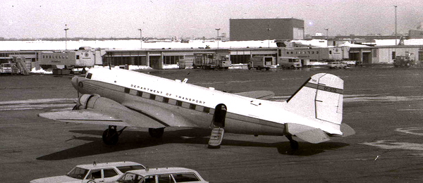 Aircraft Photo of CF-WCM, Douglas DC-3(C), Midwest Aviation