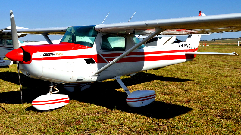 JPLogistics / Asobo Cessna 152 II White w/Red Stripes Liveries for ...